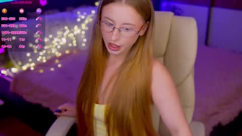 Snapshot of silverrmoon chatting on November 2025 08:30:02 PM Kristina Kris online show from November 2025 08:30:02 PM