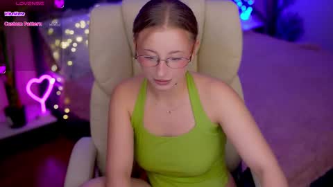 Snapshot of silverrmoon chatting on December 2025 07:53:01 PM Kristina Kris online show from December 2025 07:53:01 PM