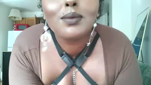 Snapshot of siminfox chatting on September 2025 08:54:01 PM Simin Fox online show from September 2025 08:54:01 PM