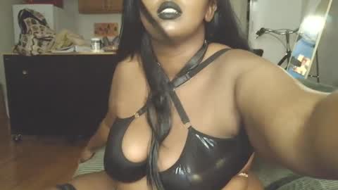 Snapshot of siminfox chatting on September 2025 12:23:01 AM Simin Fox online show from September 2025 12:23:01 AM