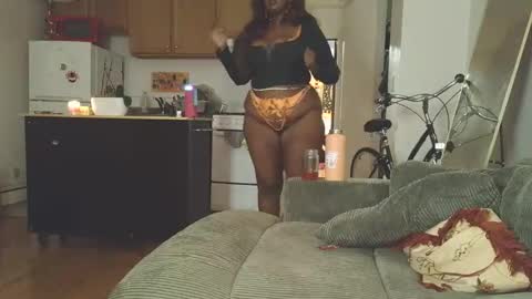 Snapshot of siminfox chatting on October 2025 12:58:01 AM Simin Fox online show from October 2025 12:58:01 AM