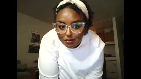 Snapshot of siminfox chatting on November 2025 04:03:02 AM Simin Fox online show from November 2025 04:03:02 AM