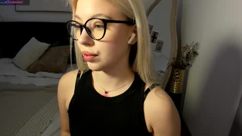 SimonaGerry online show from December 2025 04:32:01 AM