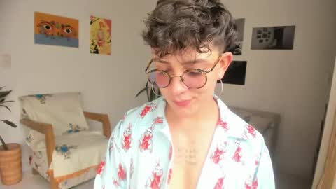 Snapshot of simone_4201 chatting on December 2024 08:01:02 PM Sim. online show from December 2024 08:01:02 PM