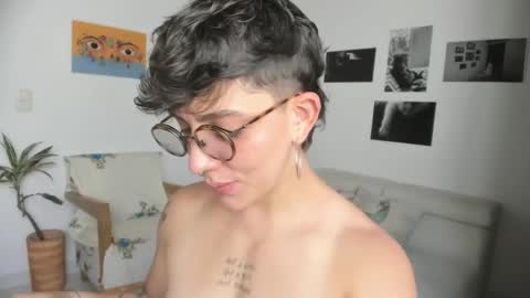 Snapshot of simone_4201 chatting on December 2024 04:09:02 PM Sim. online show from December 2024 04:09:02 PM