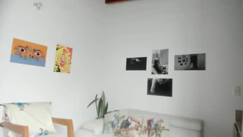 Snapshot of simone_4201 chatting on January 2025 05:26:02 PM Sim. online show from January 2025 05:26:02 PM