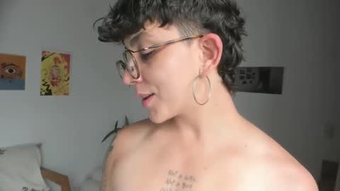 Snapshot of simone_4201 chatting on January 2025 08:27:01 PM Sim. online show from January 2025 08:27:01 PM