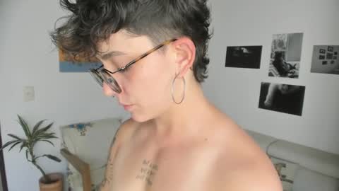 Snapshot of simone_4201 chatting on January 2025 06:14:01 PM Sim. online show from January 2025 06:14:01 PM