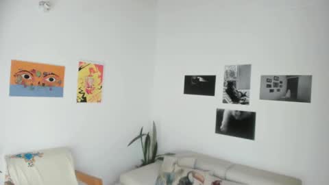 Snapshot of simone_4201 chatting on January 2025 08:15:01 PM Sim. online show from January 2025 08:15:01 PM