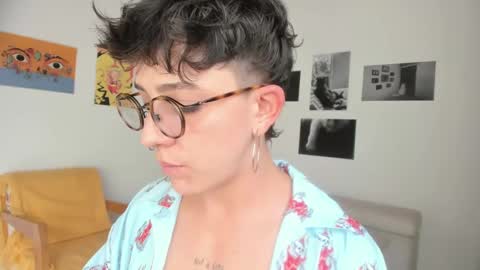 Snapshot of simone_4201 chatting on January 2025 08:54:01 PM Sim. online show from January 2025 08:54:01 PM