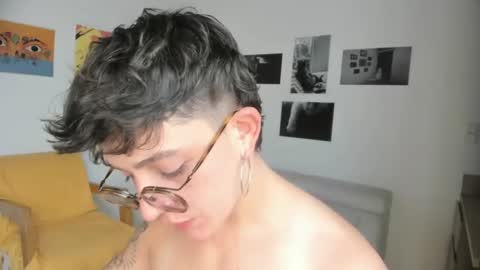 Snapshot of simone_4201 chatting on January 2025 07:45:01 PM Sim. online show from January 2025 07:45:01 PM