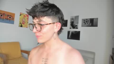 Snapshot of simone_4201 chatting on January 2025 10:48:01 PM Sim. online show from January 2025 10:48:01 PM