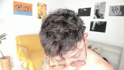 Snapshot of simone_4201 chatting on January 2025 08:35:01 PM Sim. online show from January 2025 08:35:01 PM