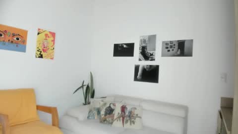 Snapshot of simone_4201 chatting on January 2025 07:40:01 PM Sim. online show from January 2025 07:40:01 PM