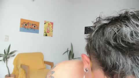 Snapshot of simone_4201 chatting on February 2025 06:38:01 PM Sim. online show from February 2025 06:38:01 PM