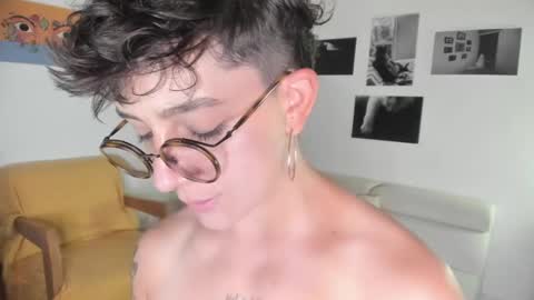 Snapshot of simone_4201 chatting on February 2025 11:45:01 PM Sim. online show from February 2025 11:45:01 PM