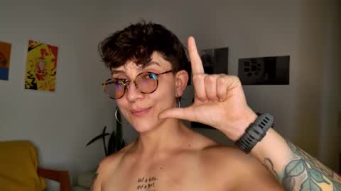 Snapshot of simone_4201 chatting on February 2025 10:03:01 PM Sim. online show from February 2025 10:03:01 PM