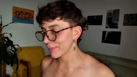 Snapshot of simone_4201 chatting on February 2025 12:49:02 PM Sim. online show from February 2025 12:49:02 PM