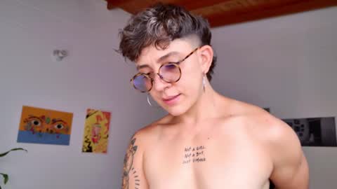 Snapshot of simone_4201 chatting on February 2025 09:11:02 PM Sim. online show from February 2025 09:11:02 PM