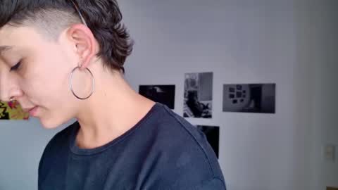 Snapshot of simone_4201 chatting on February 2025 07:25:02 PM Sim. online show from February 2025 07:25:02 PM