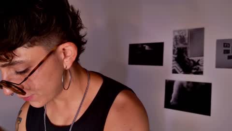 Snapshot of simone_4201 chatting on February 2025 08:28:02 PM Sim. online show from February 2025 08:28:02 PM