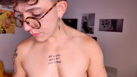 Snapshot of simone_4201 chatting on March 2025 12:45:01 PM Sim. online show from March 2025 12:45:01 PM