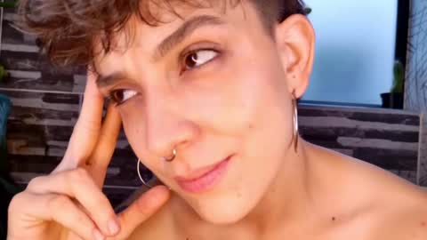 Snapshot of simone_4201 chatting on March 2025 11:33:01 AM Sim. online show from March 2025 11:33:01 AM