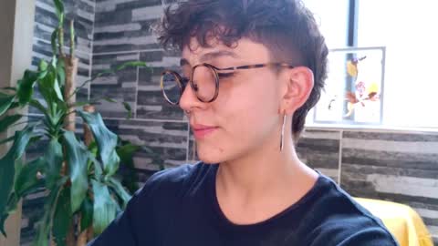 Snapshot of simone_4201 chatting on March 2025 06:26:02 PM Sim. online show from March 2025 06:26:02 PM