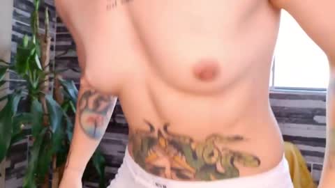 Snapshot of simone_4201 chatting on March 2025 02:29:01 PM Sim. online show from March 2025 02:29:01 PM