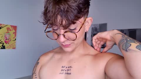 Snapshot of simone_4201 chatting on September 2025 02:29:02 PM Sim. online show from September 2025 02:29:02 PM