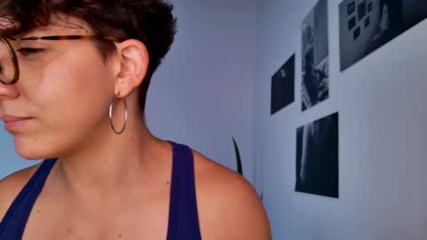 Snapshot of simone_4201 chatting on November 2025 05:13:01 PM Sim. online show from November 2025 05:13:01 PM