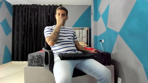 Snapshot of simonkeler chatting on December 2024 11:46:02 PM SIMON KELER online show from December 2024 11:46:02 PM