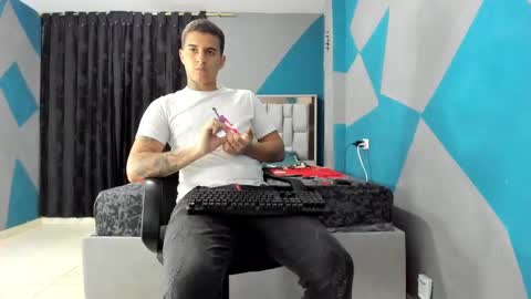 Snapshot of simonkeler chatting on December 2024 04:58:02 AM SIMON KELER online show from December 2024 04:58:02 AM