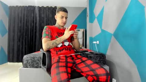 Snapshot of simonkeler chatting on December 2024 11:08:01 PM SIMON KELER online show from December 2024 11:08:01 PM