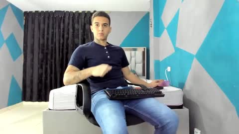 Snapshot of simonkeler chatting on December 2024 05:36:02 PM SIMON KELER online show from December 2024 05:36:02 PM