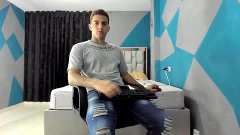 Snapshot of simonkeler chatting on December 2024 06:32:02 AM SIMON KELER online show from December 2024 06:32:02 AM