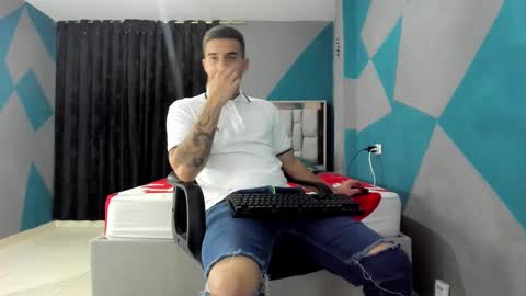 Snapshot of simonkeler chatting on December 2024 06:45:02 AM SIMON KELER online show from December 2024 06:45:02 AM