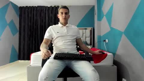 Snapshot of simonkeler chatting on December 2024 11:37:02 AM SIMON KELER online show from December 2024 11:37:02 AM