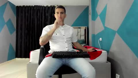 Snapshot of simonkeler chatting on December 2024 02:29:02 AM SIMON KELER online show from December 2024 02:29:02 AM