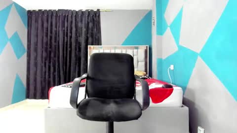 Snapshot of simonkeler chatting on December 2024 08:37:02 AM SIMON KELER online show from December 2024 08:37:02 AM