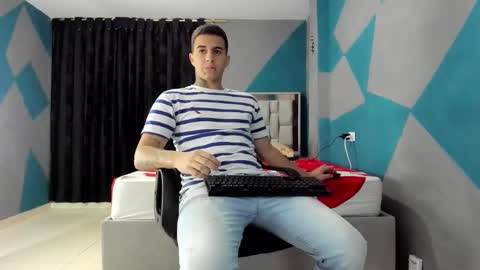 Snapshot of simonkeler chatting on January 2025 03:05:02 AM SIMON KELER online show from January 2025 03:05:02 AM