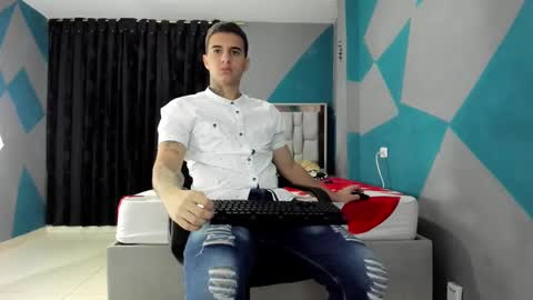 Snapshot of simonkeler chatting on January 2025 10:46:01 AM SIMON KELER online show from January 2025 10:46:01 AM