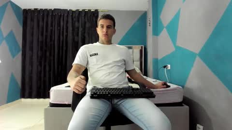 Snapshot of simonkeler chatting on January 2025 05:03:01 AM SIMON KELER online show from January 2025 05:03:01 AM