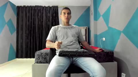 Snapshot of simonkeler chatting on January 2025 04:03:01 AM SIMON KELER online show from January 2025 04:03:01 AM