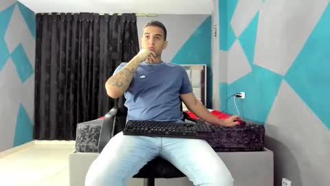 Snapshot of simonkeler chatting on February 2025 03:57:02 AM SIMON KELER online show from February 2025 03:57:02 AM