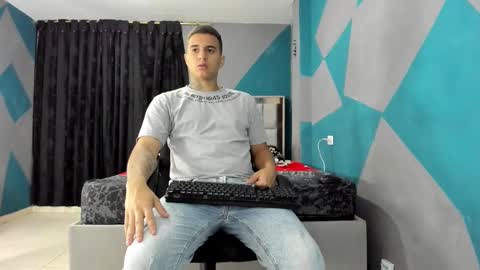 Snapshot of simonkeler chatting on February 2025 03:28:01 AM SIMON KELER online show from February 2025 03:28:01 AM