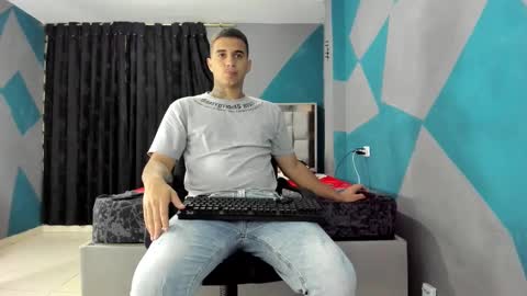 Snapshot of simonkeler chatting on February 2025 09:14:01 PM SIMON KELER online show from February 2025 09:14:01 PM