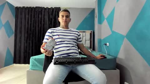 Snapshot of simonkeler chatting on March 2025 11:03:02 PM SIMON KELER online show from March 2025 11:03:02 PM