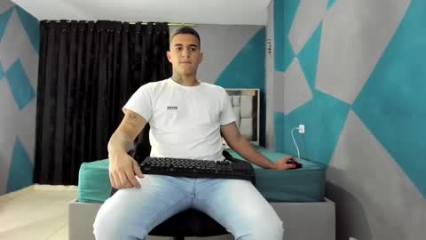 Snapshot of simonkeler chatting on March 2025 01:10:02 AM SIMON KELER online show from March 2025 01:10:02 AM