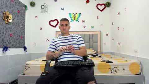 Snapshot of simonkeler chatting on September 2025 06:07:01 PM SIMON KELER online show from September 2025 06:07:01 PM